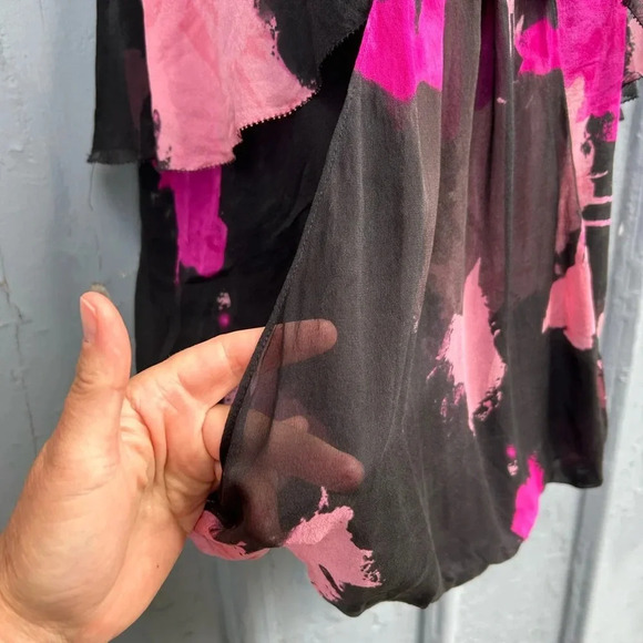 Diane  Von Furstenberg Silk Ananas Blouse, size 4 - Picture 6 of 9